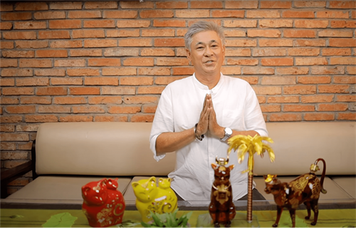 Which Tet gift does actor Tung Yuki choose for relatives, partners and friends?