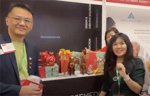 Mr.Kai Chua and Mr.Ronald Soh Bni Singapore review Royal Rich Tet gifts | Doha Jsc