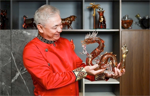 Actor Tung Yuki expressed his feelings about the product Long Khi Sinh Tai - Dragon Sac Collection Doha