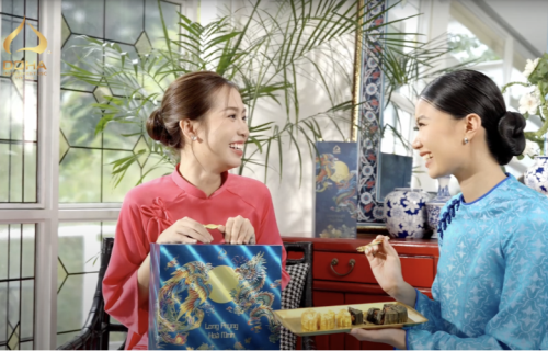 DOHA JSC Gold-Plated Mooncake Mukbang 😋