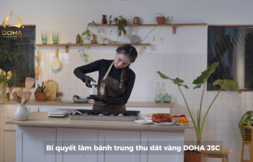 Secret to making gold-plated mooncakes DOHA JSC