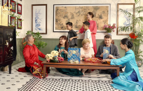 ✨ On the full moon day, we offer “Golden Moon” cakes Let's rejoice and prosper together 💛