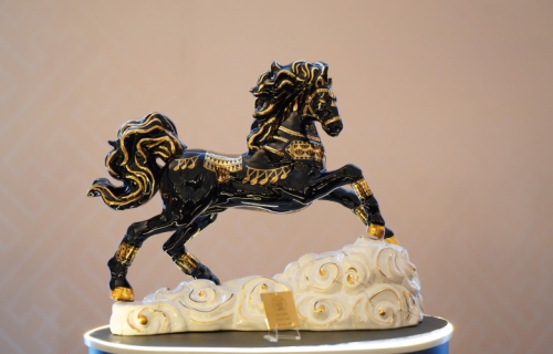 Royal Darius Long Ma - A masterpiece of prosperity mascot gifts