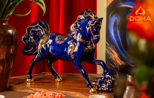 Ma Thuong Van - Horse hooves touching the clouds, opening the way for fortune