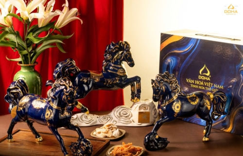 Doha JSC introduces two works from the collection “Nga Nuoc Nam”: Long Ma and Ma Thuong Van