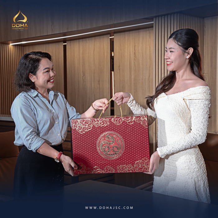 Quà Tết biếu sếp của Doha JSC giúp doanh nghiệp thể hiện sự chuyên nghiệp.