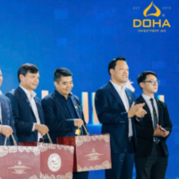 Quà tặng Ngày Doanh nhân – Tôn vinh người dẫn lối thành công cùng Royal Rich XO