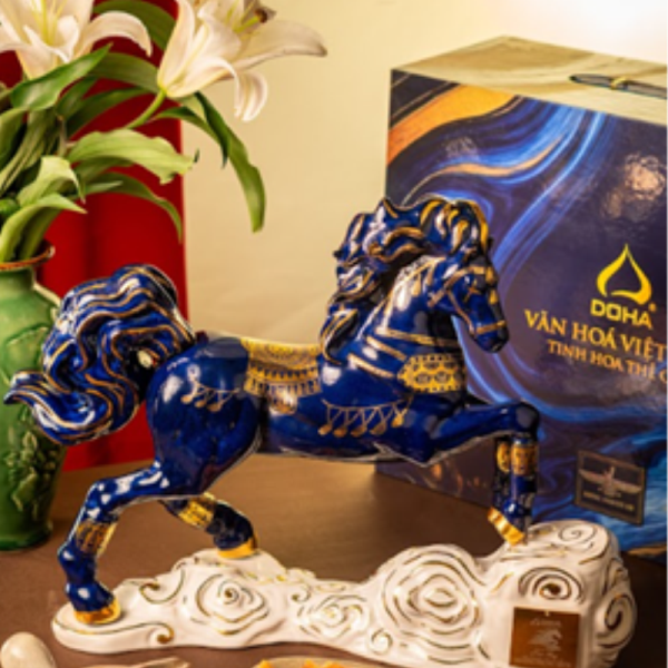 Quà tặng ngày Doanh nhân – Tôn vinh người dẫn lối thành công cùng Royal Rich XO