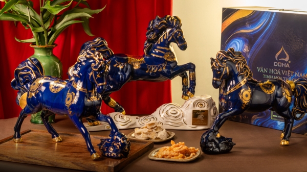 多哈股份公司推出「南方馬蹄」系列的兩款作品：龍馬和馬尚雲。