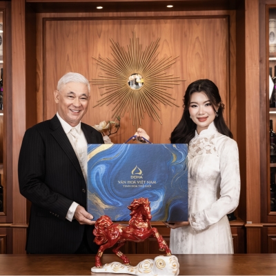 THE BLOOD-SKINNED HORSE, A TRIBUTE TO LEADERS